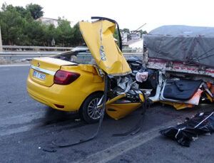 Feci Kaza! Taksi TIR’a Çarptı! 1 Ölü 2 Yaralı