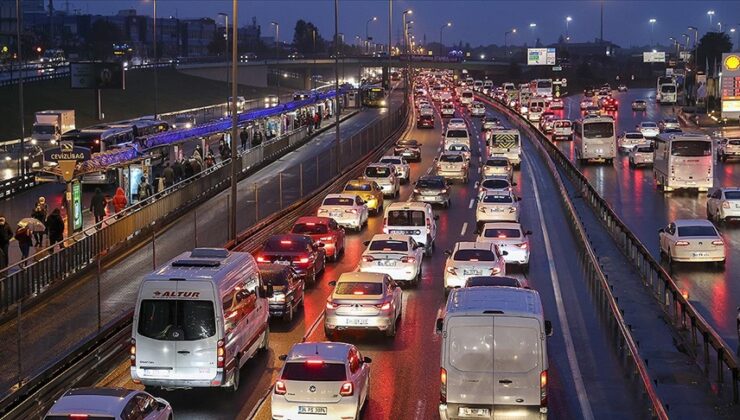 İstanbul’da haftanın ilk iş gününde trafik yoğunluğu yaşanıyor