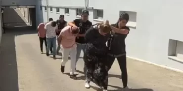 Otomobilde Esrarla Yakalanan Şüpheliler Birbirini Suçladı