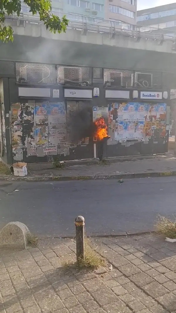 Mecidiyeköy'de ATM'lere Bağlı Elektrik Kofrası Patladı