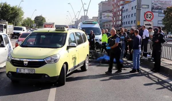 Taksiye Çarpan Motosikletin Sürücüsü Öldü Arkadaşı Yaralandı