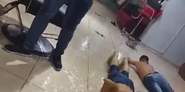 Berber Çıraklarını Şınav Çektirip Süründürdü