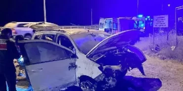 Otomobil Bente Çarptı: 2 Ölü 2 Yaralı