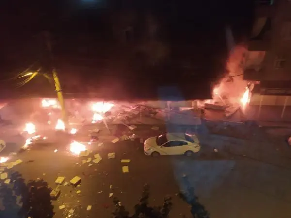 Tekstil Atölyesinde Yangın: 25 Kişi Dumandan Etkilendi 2 Yaralı