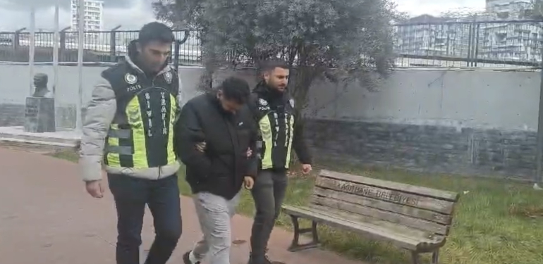 İstanbul’da Seyir Halindeki Otomobilin Aynasını Kıran Sürücüye Ceza Kesildi
